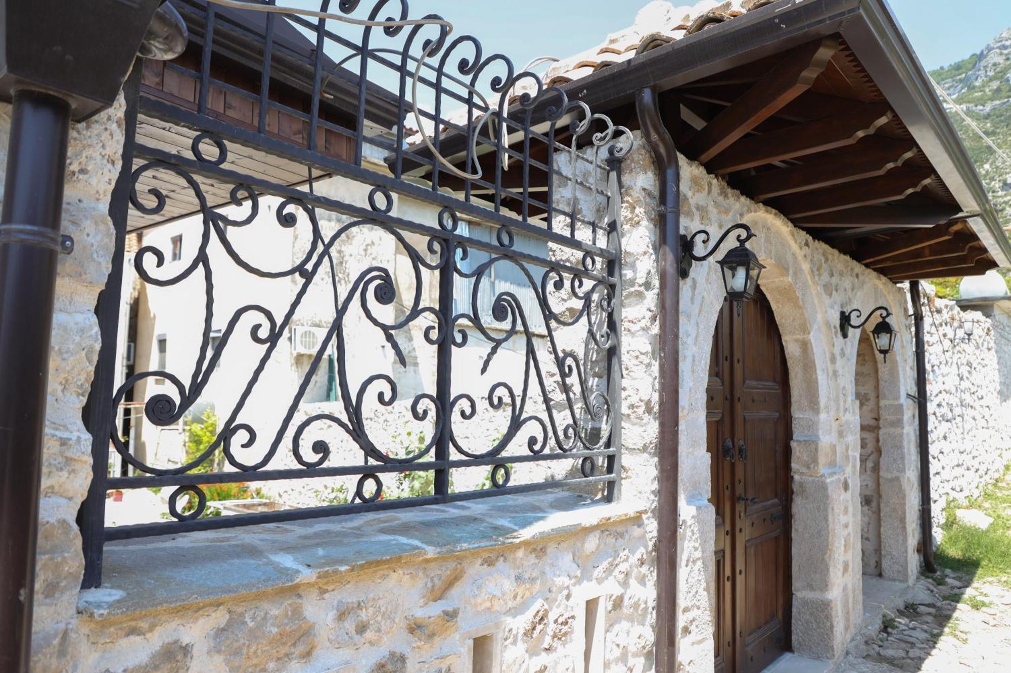 The House Of Dollma , Inside Castle